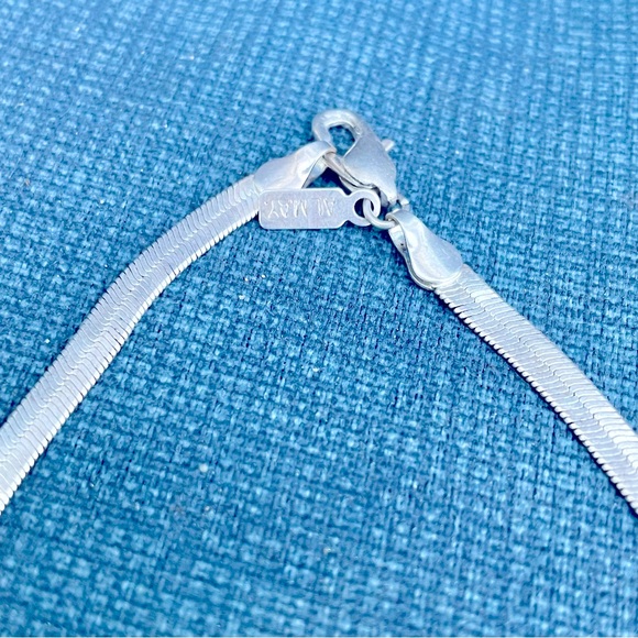 Timeless, Elegant Silver Herringbone Chain Necklace - Picture 5 of 6